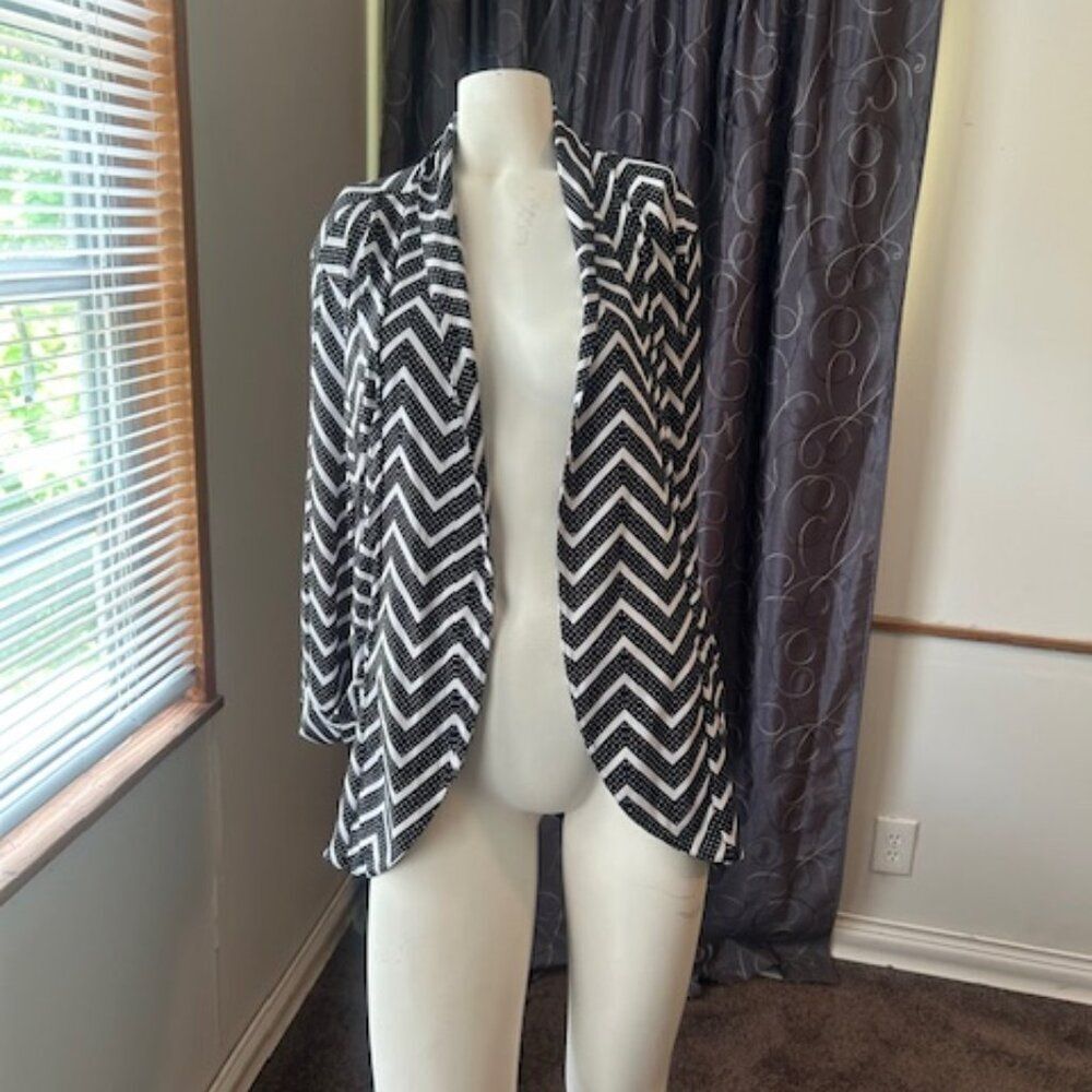 Robert Louis Black/White Zig Zag Polka Dot Open blazer, size L